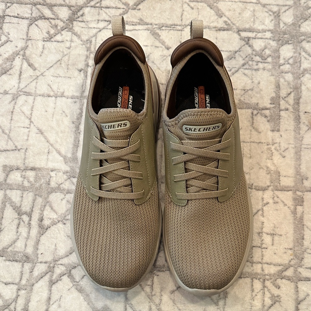 Skechers Men's Tan Classic Fit Memory Foam Sneakers Sz 11